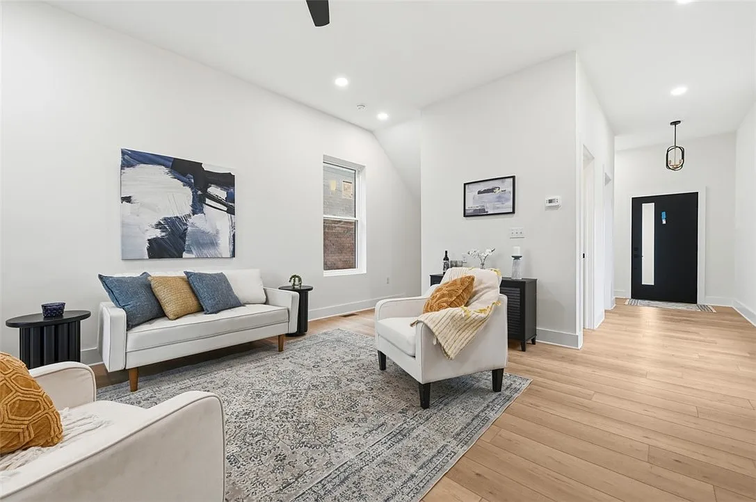 3 bed, 3.5 bath, $4,500 — Photo 2