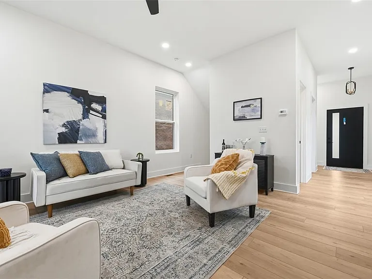 1361 Hawthorne St — Photo 2
