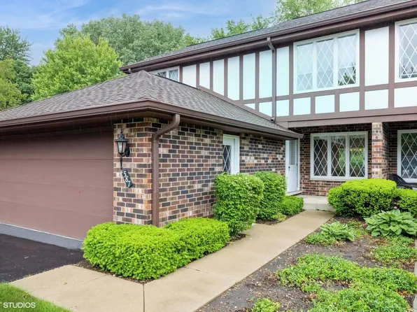 587 Cress Creek Ln, Crystal Lake, IL 60014