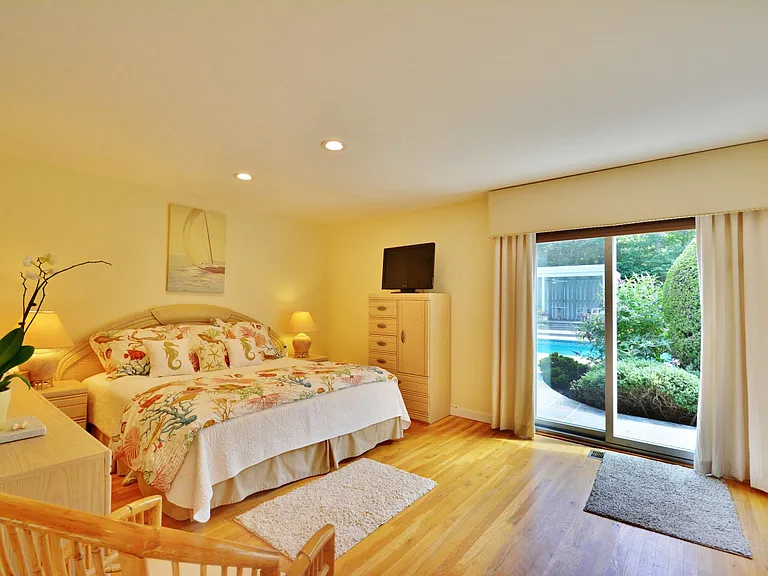 Peconic Hills Dr — Photo 27