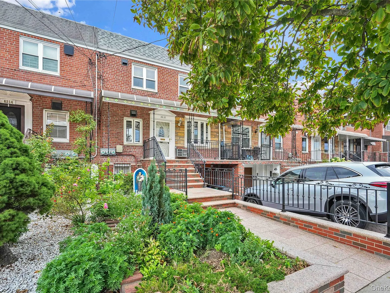 2 bed, 1.0 bath, 2070 sqft, $3,200 — Photo 2