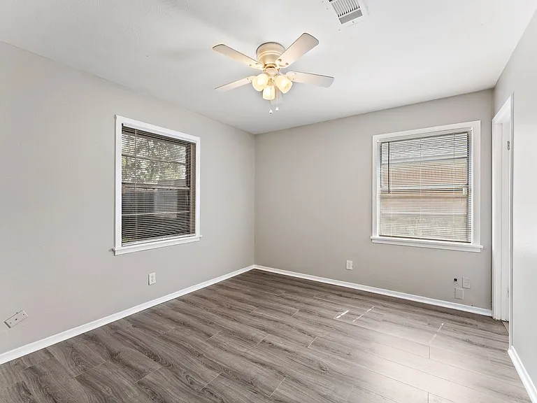 2910 Somerset Ave — Photo 9