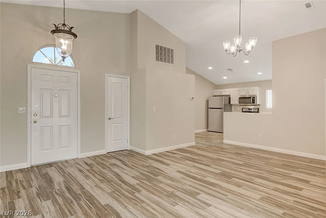 3 bed, 2.0 bath, 1459 sqft, $2,210 — Photo 3