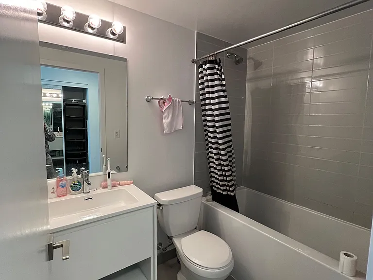 159 Wellesley St E #1602 — Photo 36