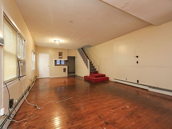 3rd image of 11631 142nd St