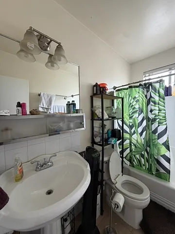 531 N Kings Rd #8 — Photo 11