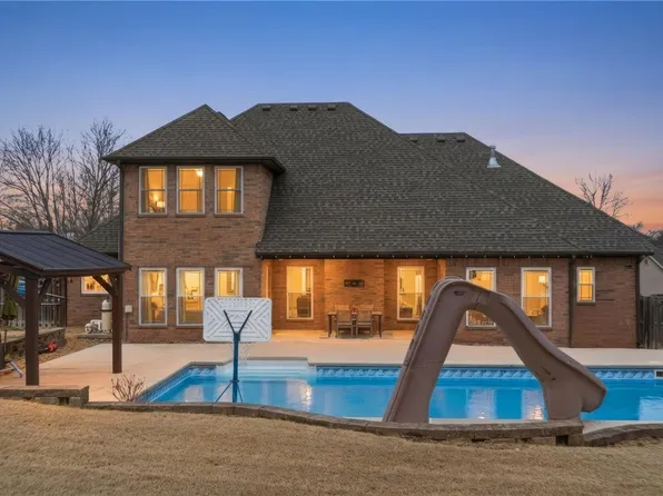4367 W American Dr, Fayetteville, AR 72704