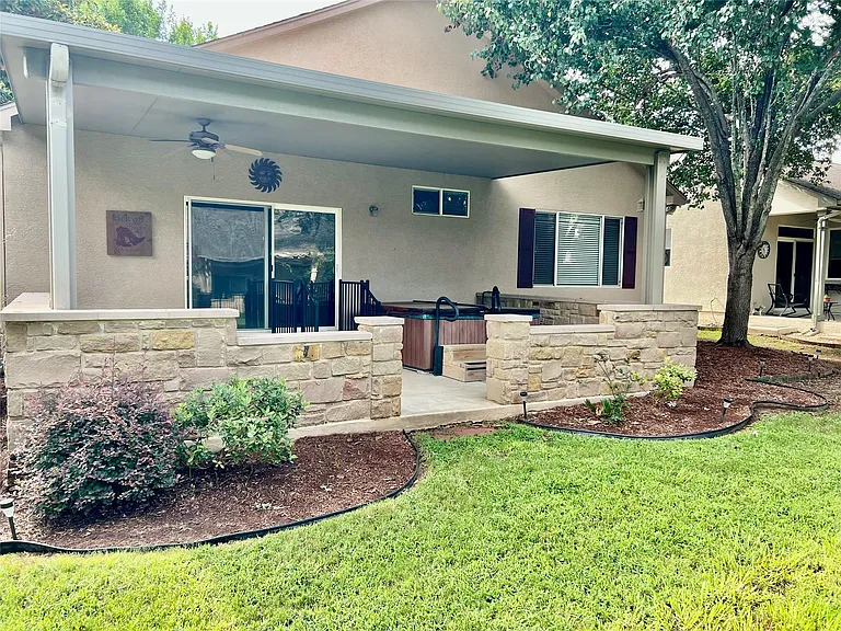 508 Texas Dr — Photo 4