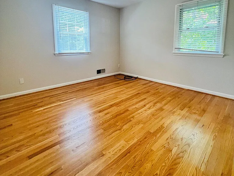 407 Anderson Ave — Photo 10