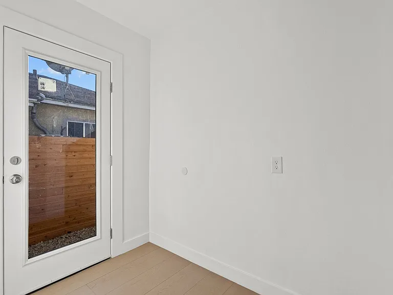 6661 Beck Ave — Photo 16