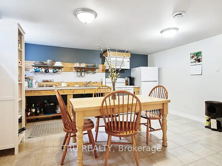 1342 Hanbury St #B — Photo 7