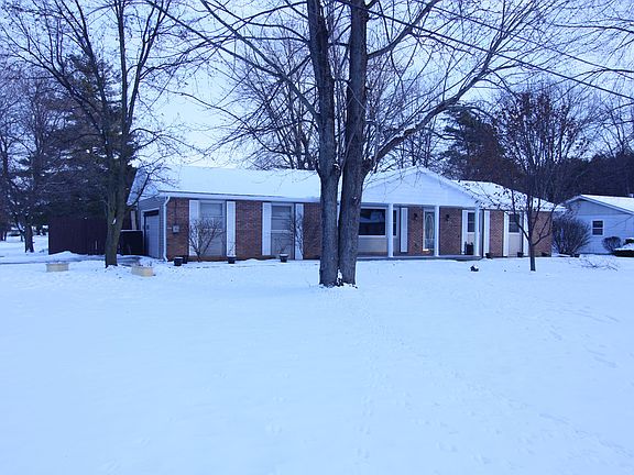 3rd image of 1140 Poplar Dr