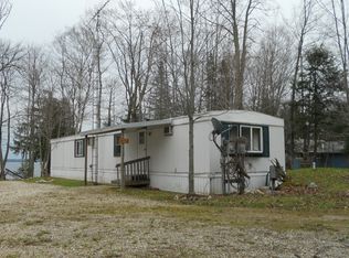 160 N Lake Dr, Manistique, MI 49854