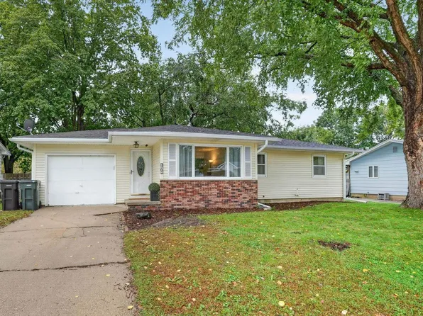 3701 Knoll Ridge Dr, Cedar Falls, IA 50613