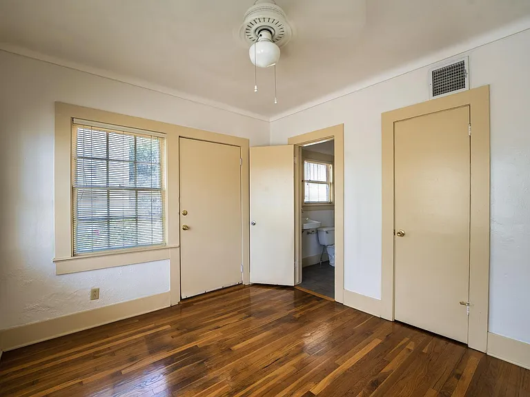 210 E 2nd St #2 — Photo 34