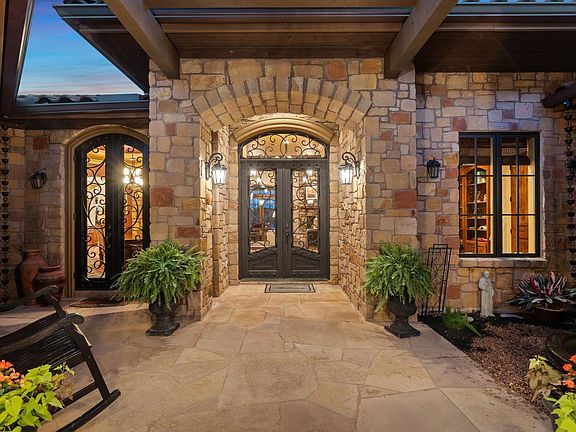 3rd image of 481 Chimney Cove Drive