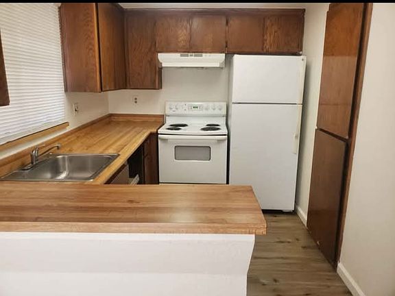 5th image of 1901 Driftwood Dr APT 1