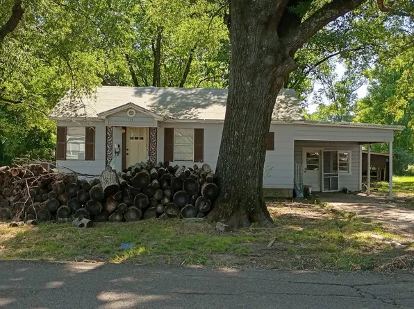 705 S Hervey St, Hope, AR 71801