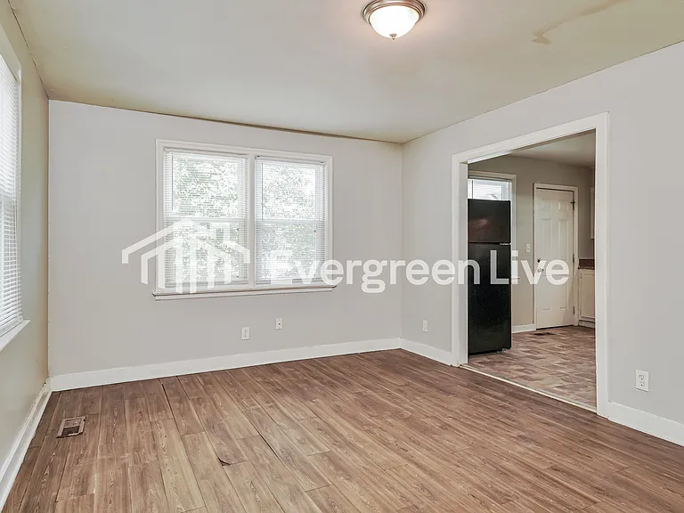 129 Winburn St — Photo 5