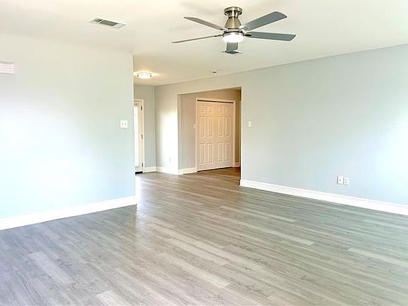 2nd image of 304 Catalpa Dr