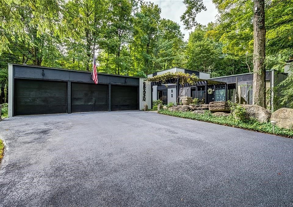 1st image of 122 Fireside Ln