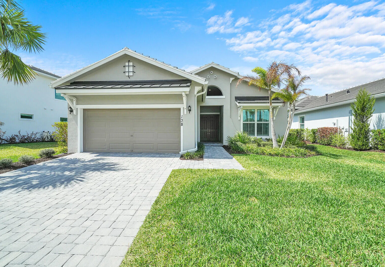 3 bed, 2.5 bath, 2807 sqft, $5,600 — Photo 1