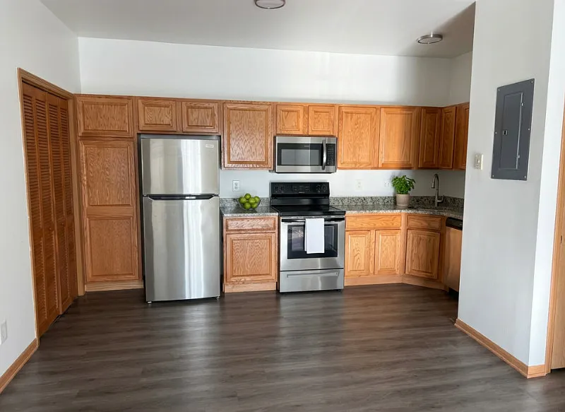 2 bed, 1000 sqft, $1,600 — Photo 3