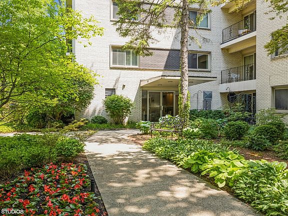 2nd image of 415 Franklin Ave APT 5A