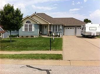 2nd image of 902 Parkway Ct