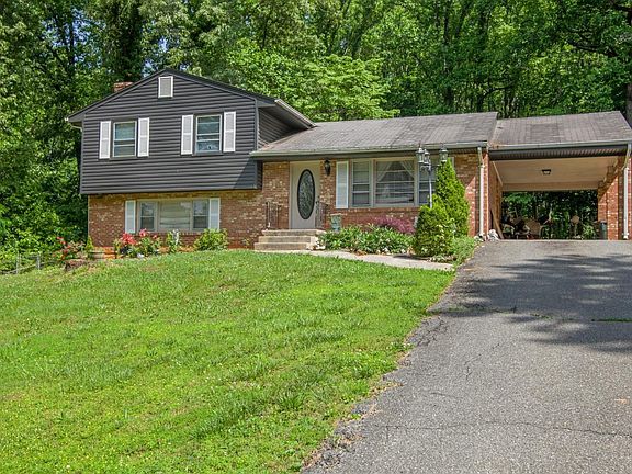 3rd image of 110 Woodway Dr
