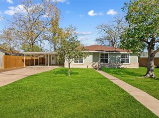 347 Monroe St, Giddings, TX 78942