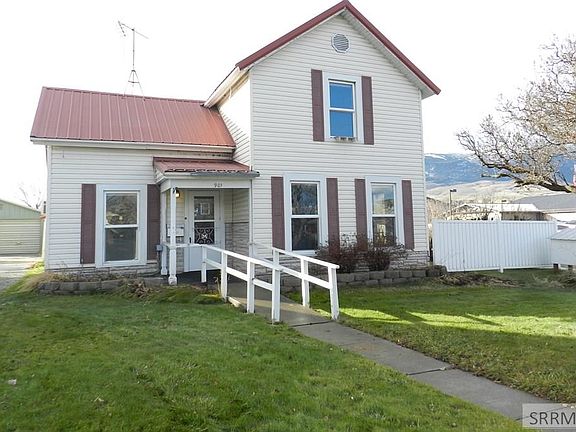 2nd image of 901 Main St