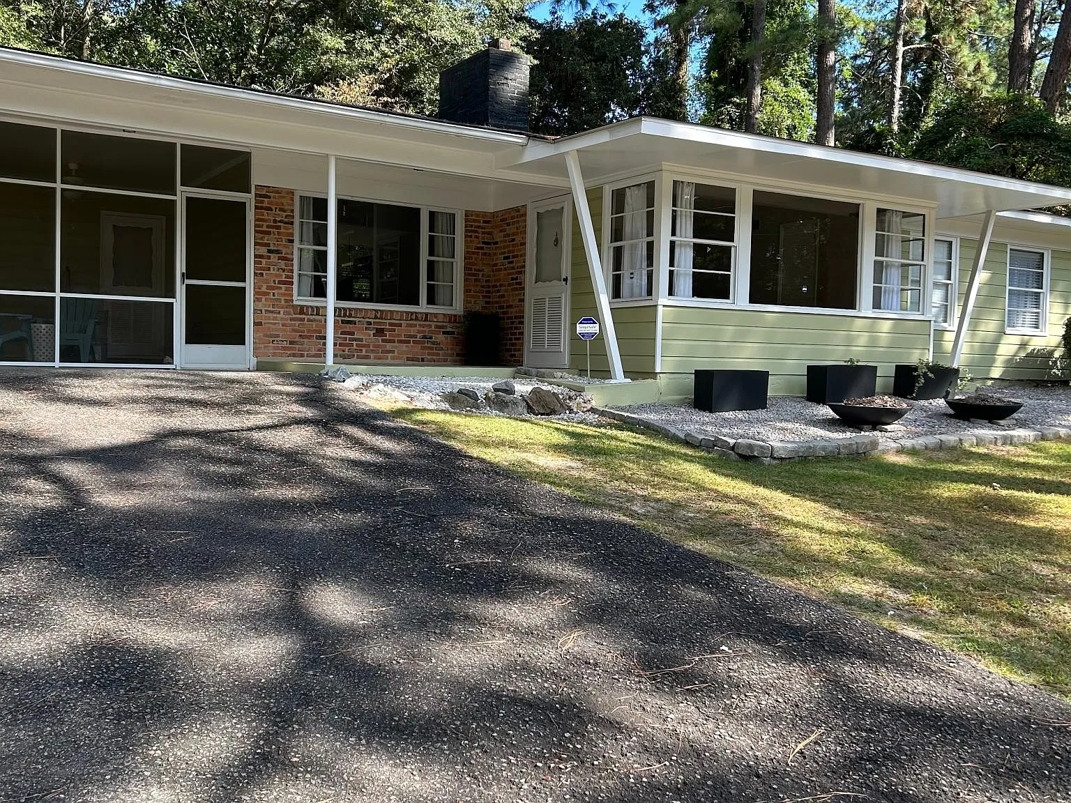 2 bed, 1.5 bath, 1307 sqft, $1,650 — Photo 1