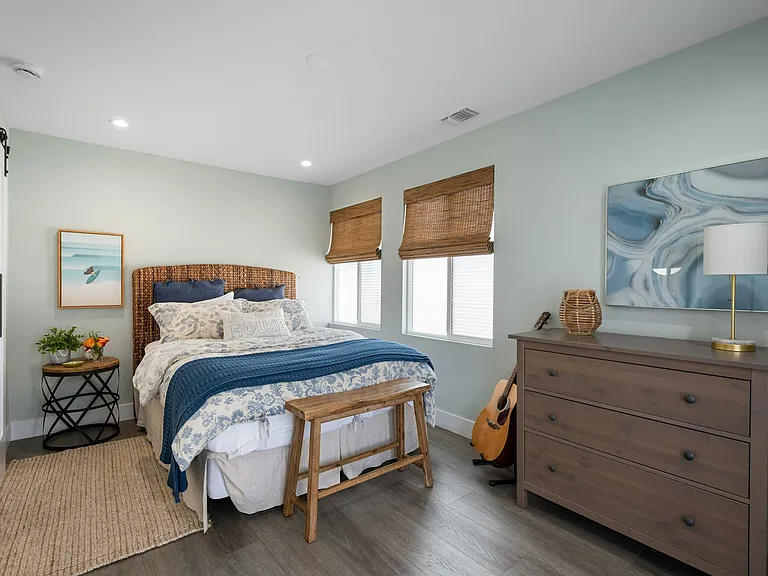305 Neptune Ave — Photo 36