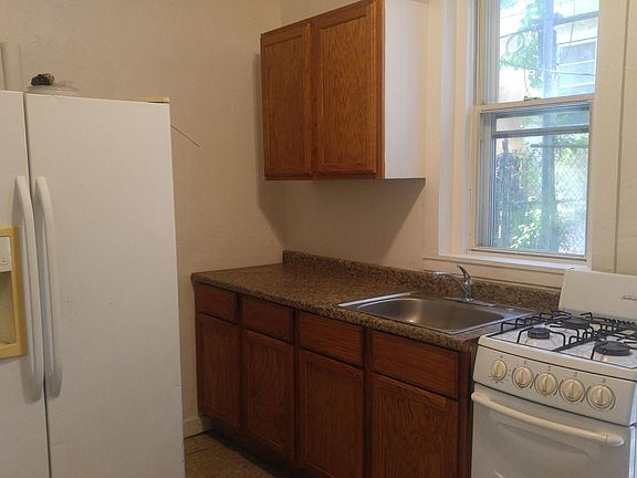 3rd image of 226 N Horton St