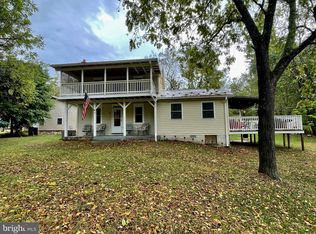 8 E Locust St, Mount Holly Springs, PA 17065