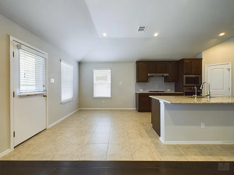 2409 Brook Crest Way — Photo 8