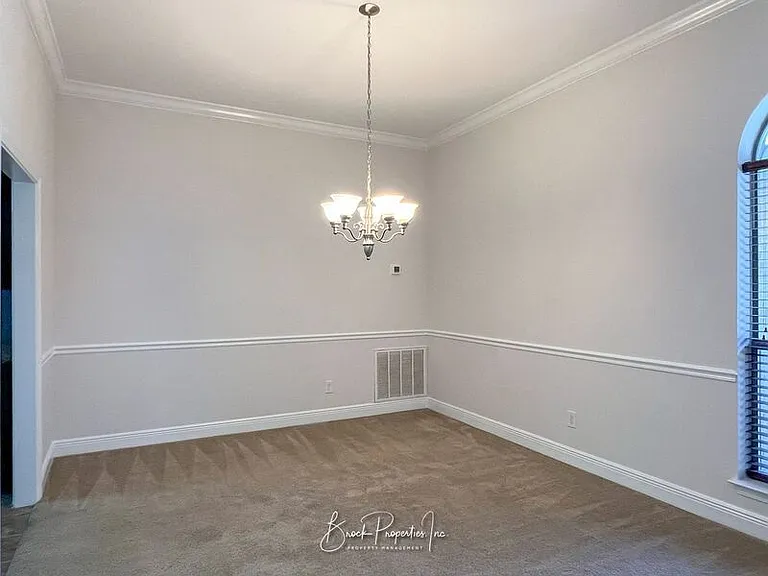 2080 Stennis Dr — Photo 13