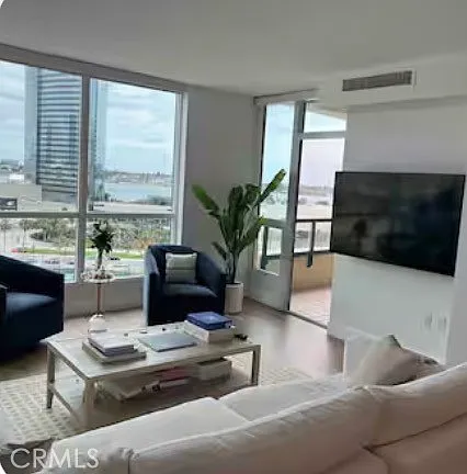 2 bed, 1250 sqft, $7,800 — Photo 2