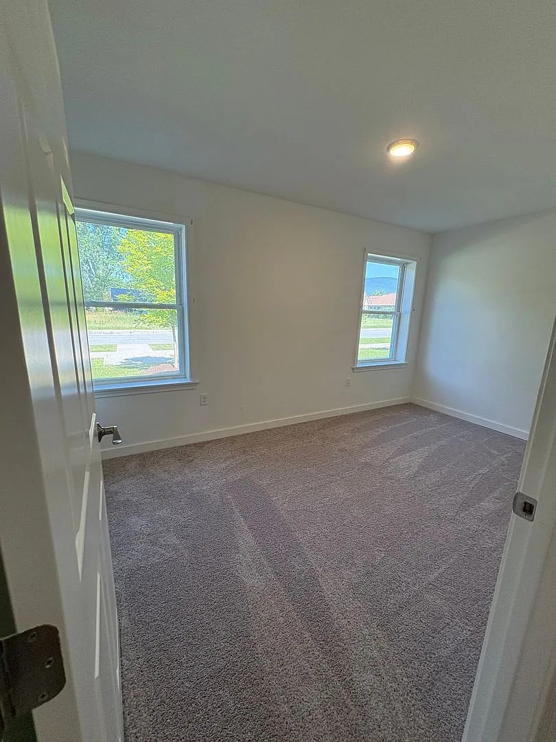 24 Jersey Way (16 Unit Building) — Photo 3