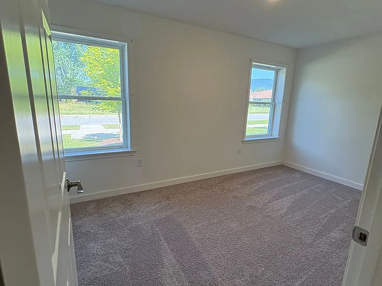 24 Jersey Way — Photo 3