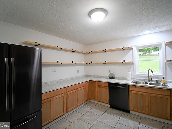 4th image of 240 Juniper Dr