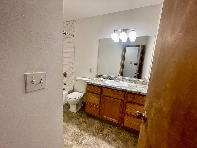 1216 Memorial Dr — Photo 9