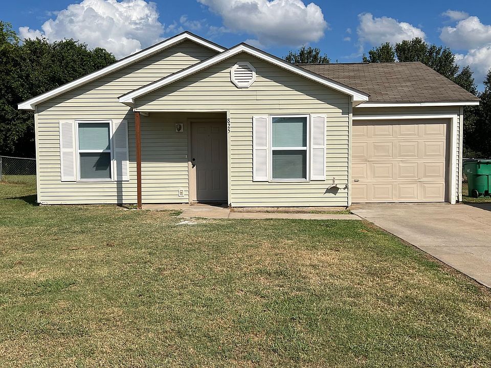 1st image of 825 S 39th St