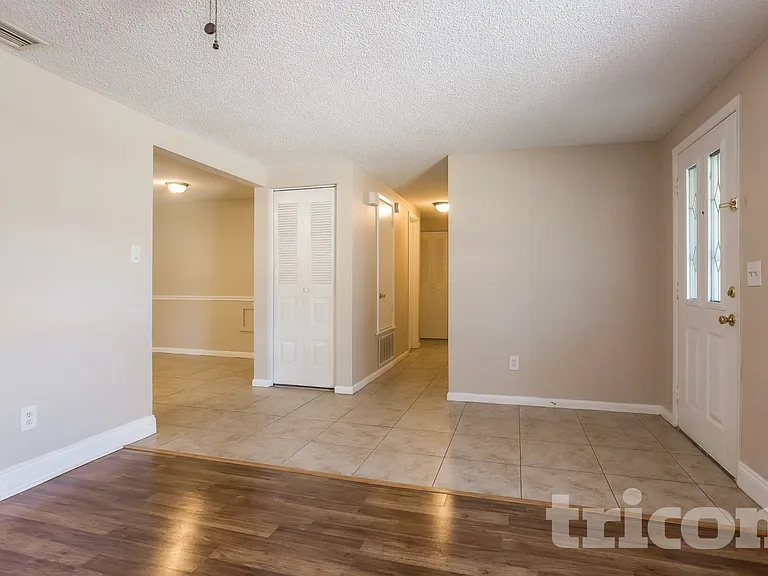 2308 Selkirk St — Photo 4