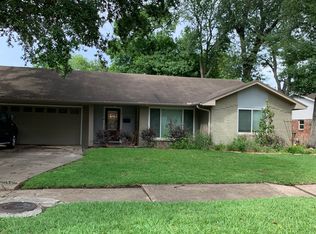 5322 Saxon Dr, Houston, TX 77092