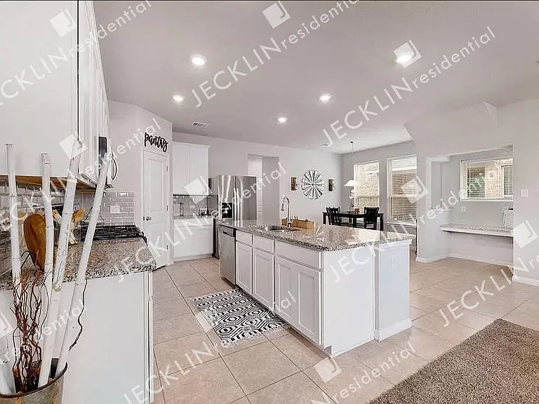 6015 Pleasanton Pkwy — Photo 6