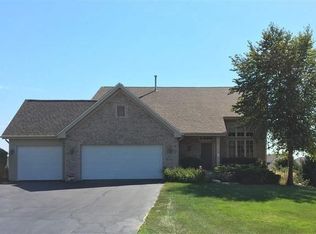 205 Boeing Trl, Poplar Grove, IL 61065