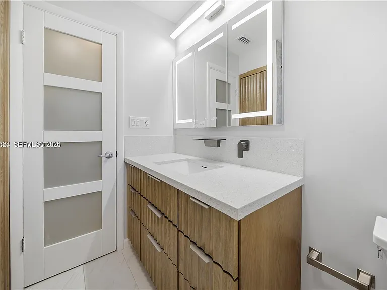 2202 N 42nd Ave — Photo 8
