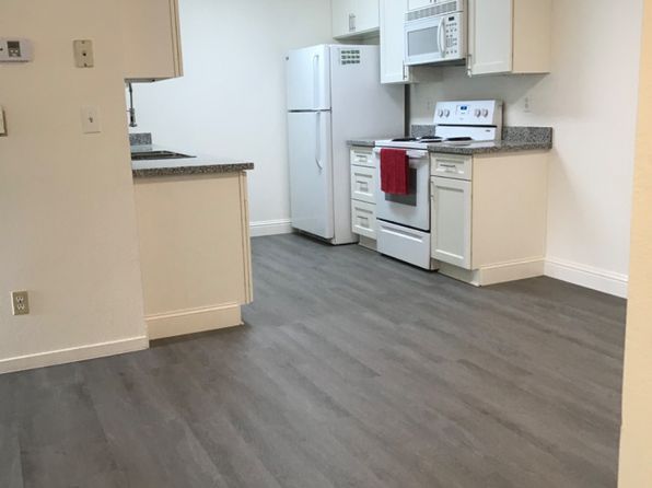 34 E Main St